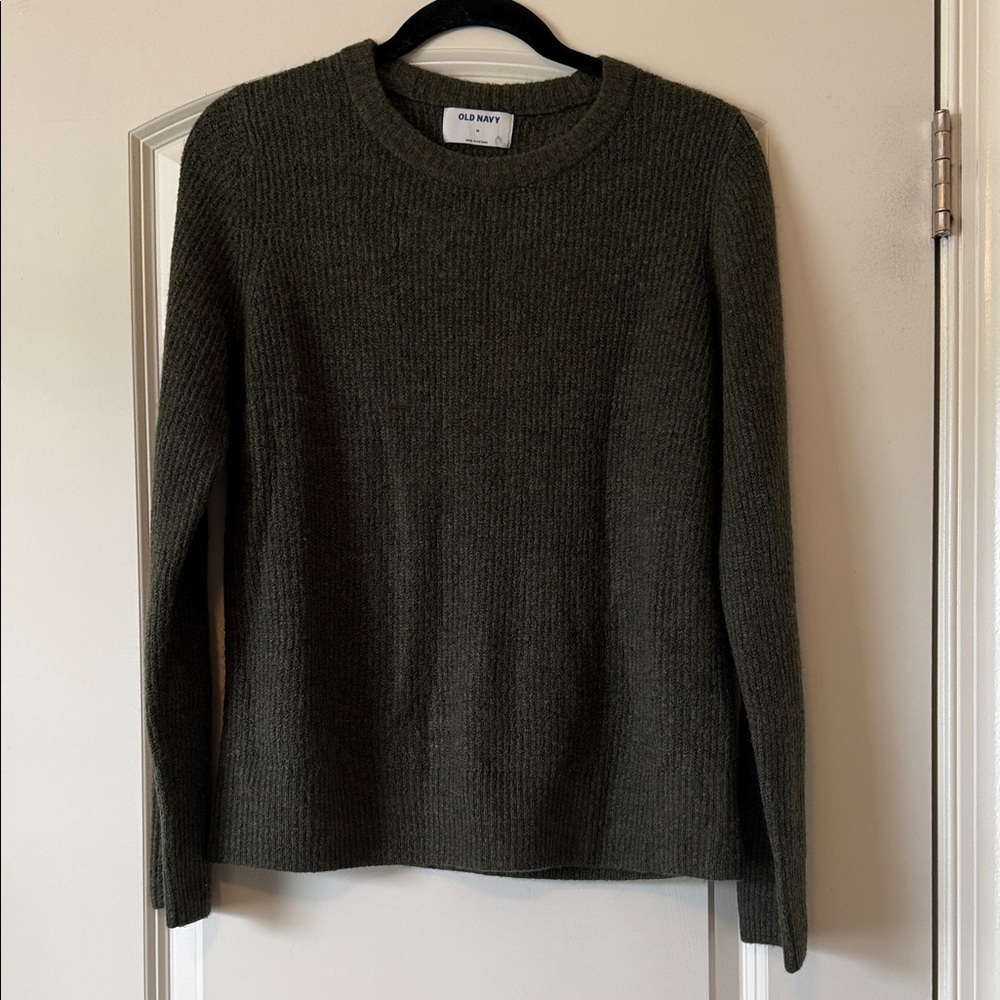 Old Navy Women’s Dark Green Crewneck Sweater!